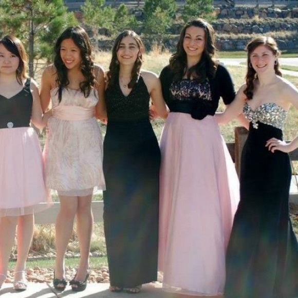 Beautiful halter prom dress floor length - Picture 5 of 6